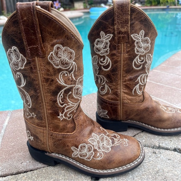Shyanne Other - Shyanne girls little lasy floral embroidered western boots size 10